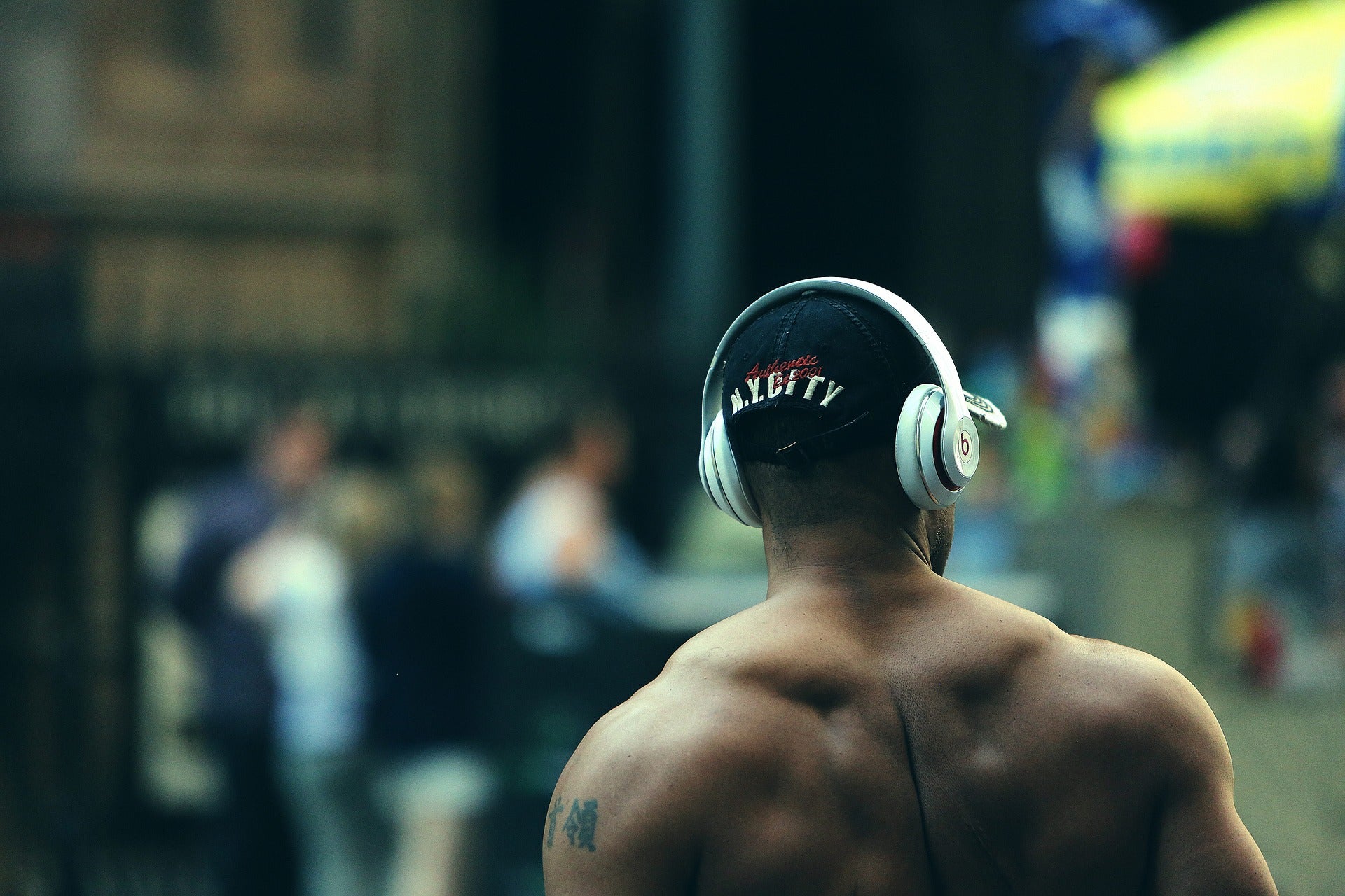 You are currently viewing 7 Must-Have Gym Headphones: Elevate Your Workout Sessions!